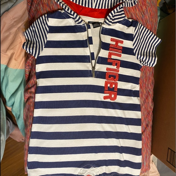 Toddler boy Tommy Hilfiger Romper - Picture 2 of 5